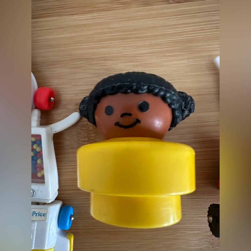 Vintage Fisher-Price Mini Toy Set w a Little People Corn Popper Vacuum Lawnmower - Picture 8 of 13